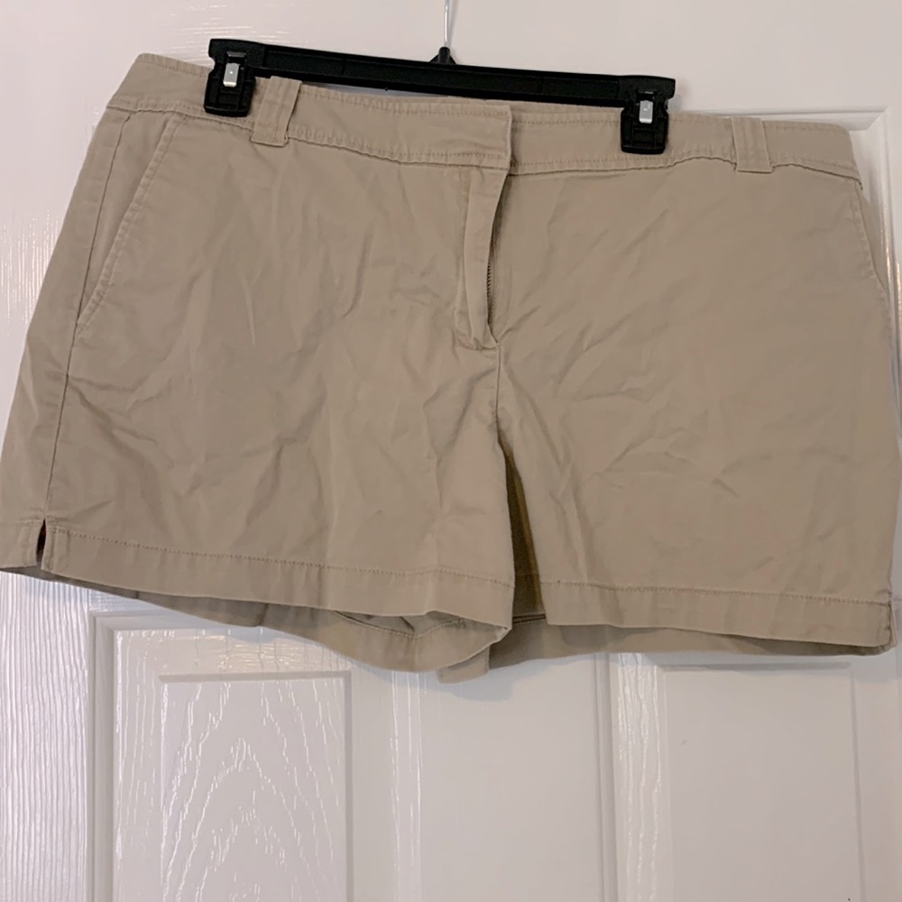 New York and Company shorts EUC size 14 khaki in color.